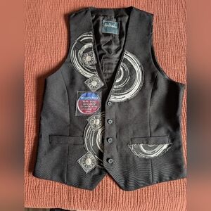 Graphic Patch Black Vest Makes A Statement
